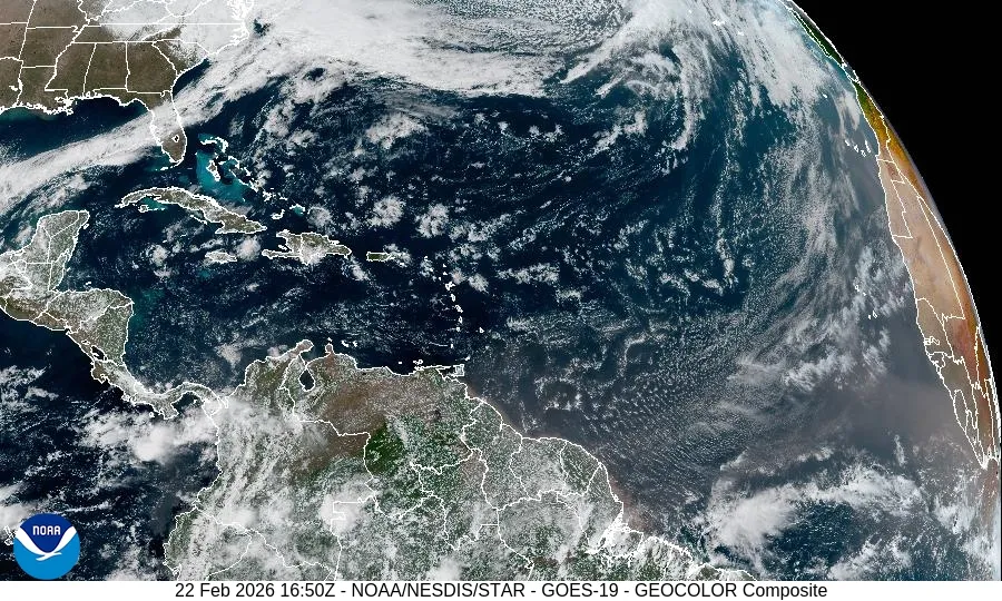 GOES‑19 Tropical Atlantic – Geocolor – satellite animation (click play to start)